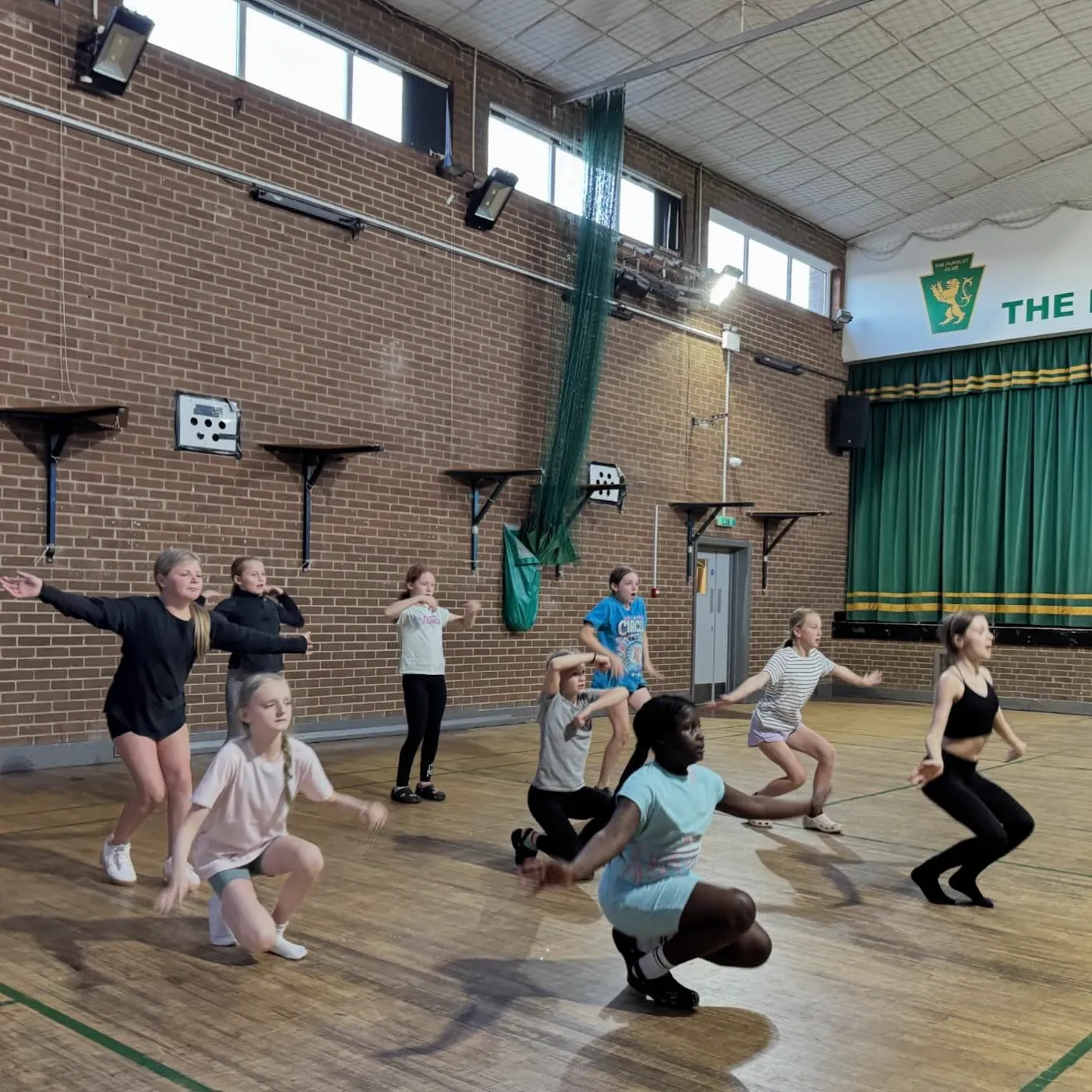 Pom Dance photo 5